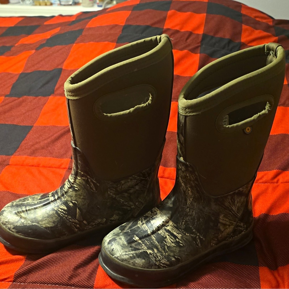 BOGS Boys Hunting Boots Waterproof Camo Green US 1 Medium Width